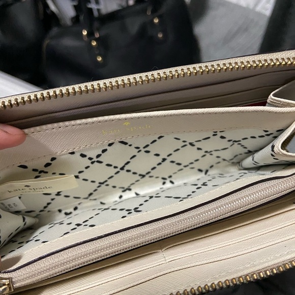 Beautiful AUTHENTIC Kate Spade Wallet - Picture 7 of 8